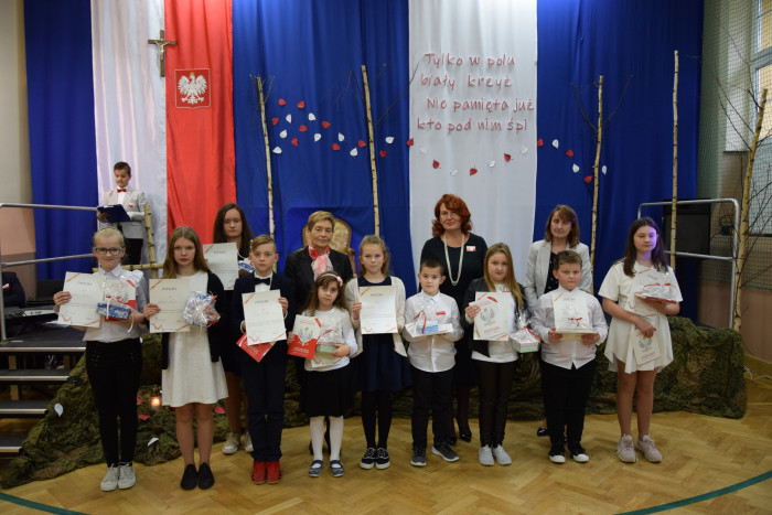 Szkolne obchody 104 rocznicy odzyskania przez Polskę Niepodległości