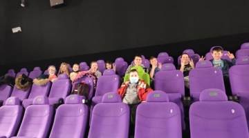 Wycieczka do kina na film pt. Skarb Mikołajka