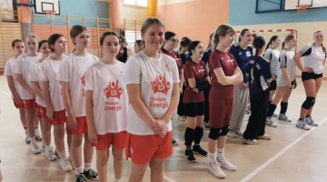 Fotorelacja z udziału naszych uczniów w Gminnym Młodzieżowym Turnieju dziewcząt i chłopców w piłkę siatkową w Zalasowej. 