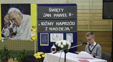 Idźmy naprzód z nadzieją - wielkie czytanie biografii Św. Jana Pawła II