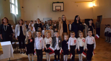 Szkoła do hymnu 