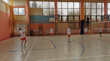 Fotorelacja z udziału naszych uczniów w Gminnym Młodzieżowym Turnieju dziewcząt i chłopców w piłkę siatkową w Zalasowej. 