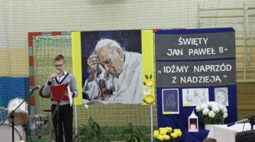 Idźmy naprzód z nadzieją - wielkie czytanie biografii Św. Jana Pawła II