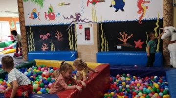 Wycieczka  Przedszkolaków do  Centrum Zabaw Dziecięcych Figle Migle w Tarnowie.