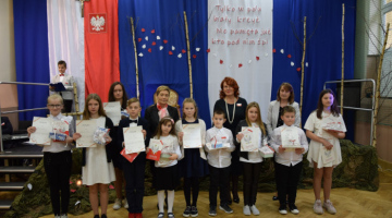 Szkolne obchody 104 rocznicy odzyskania przez Polskę Niepodległości