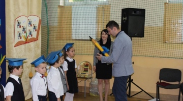 Dzień Edukacji Narodowej,  Pasowanie pierwszoklasistów 